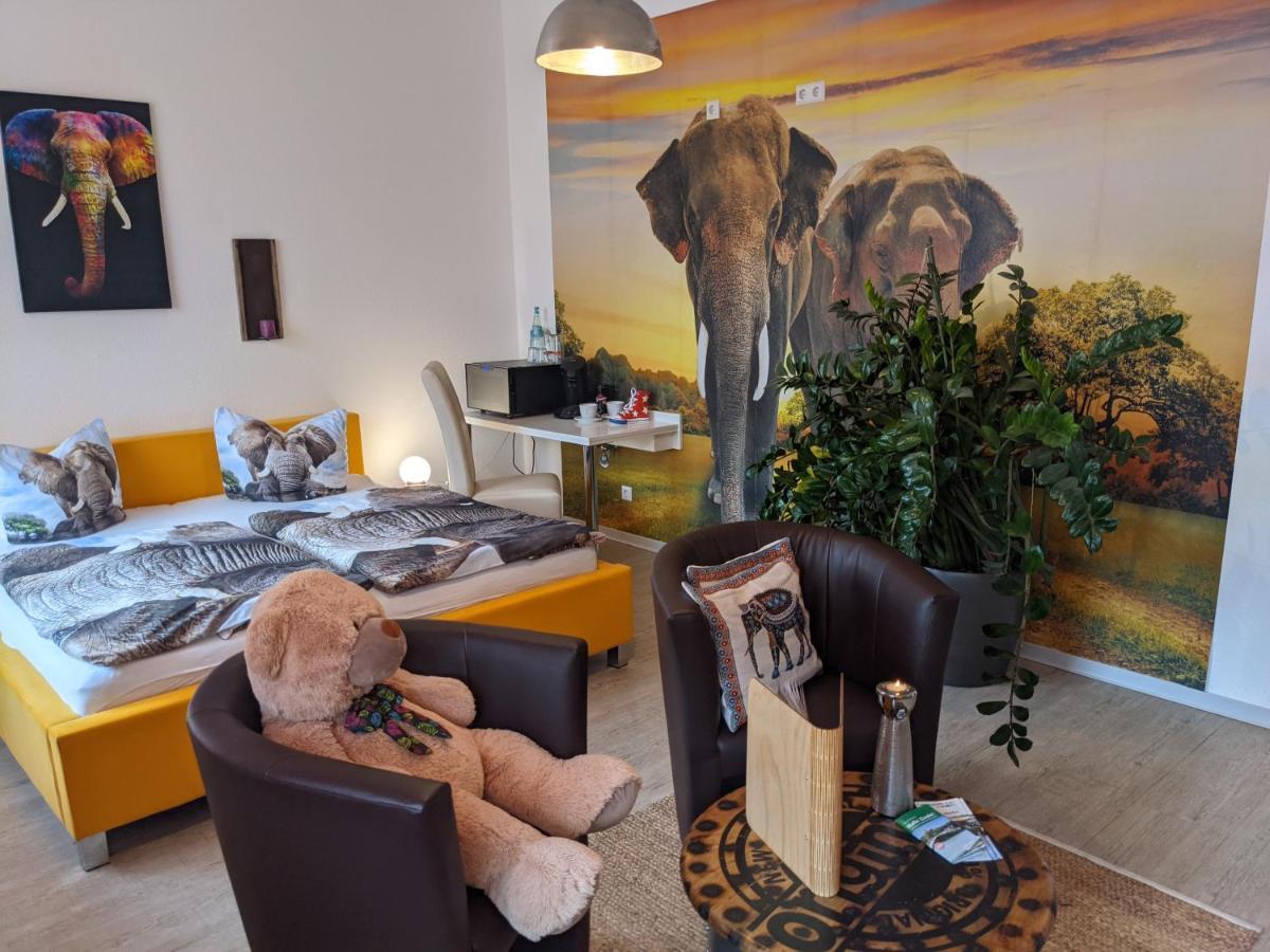 Cafe & Mehr Hotel Halle  Bagian luar foto