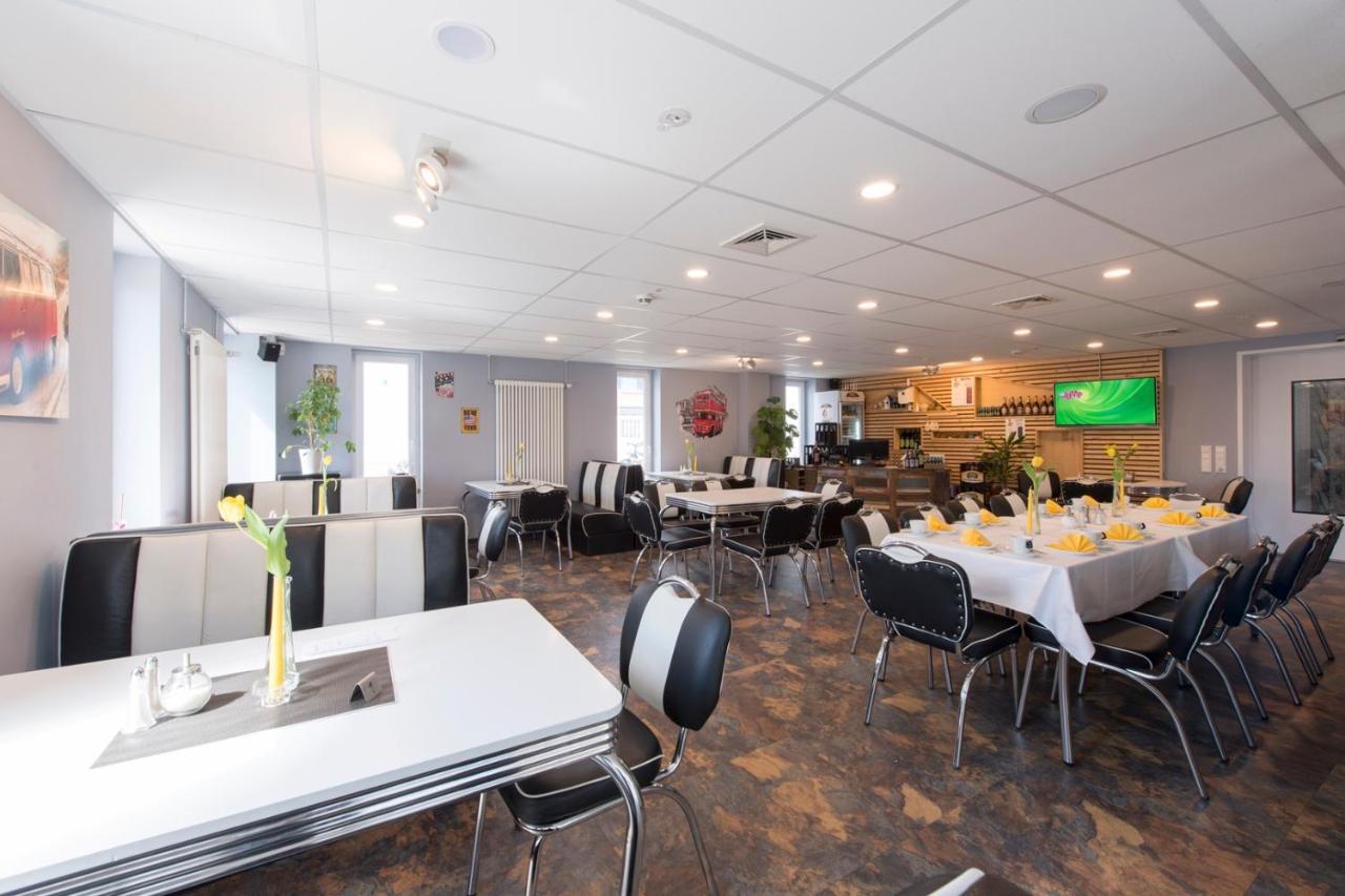 Cafe & Mehr Hotel Halle  Bagian luar foto