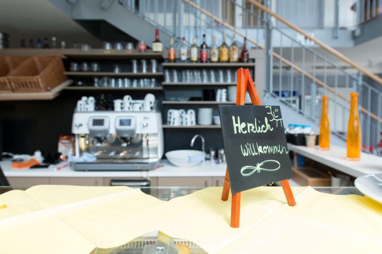 Cafe & Mehr Hotel Halle  Bagian luar foto