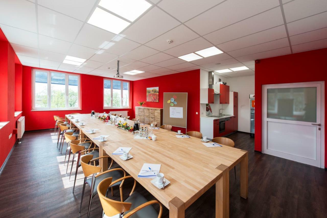 Cafe & Mehr Hotel Halle  Bagian luar foto